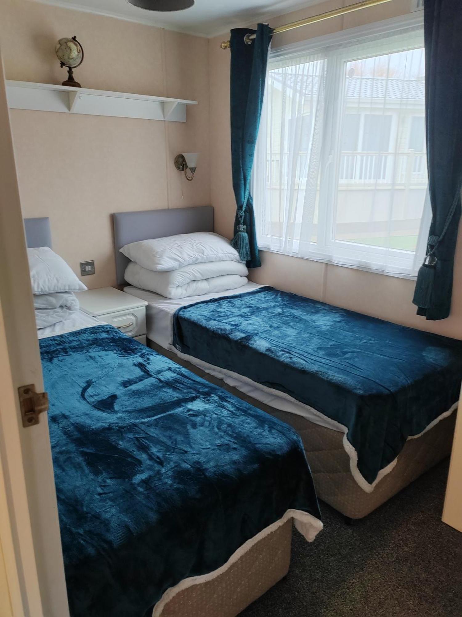 Dog Friendly 8 Berth Lodge, 600 Yard's From The In *